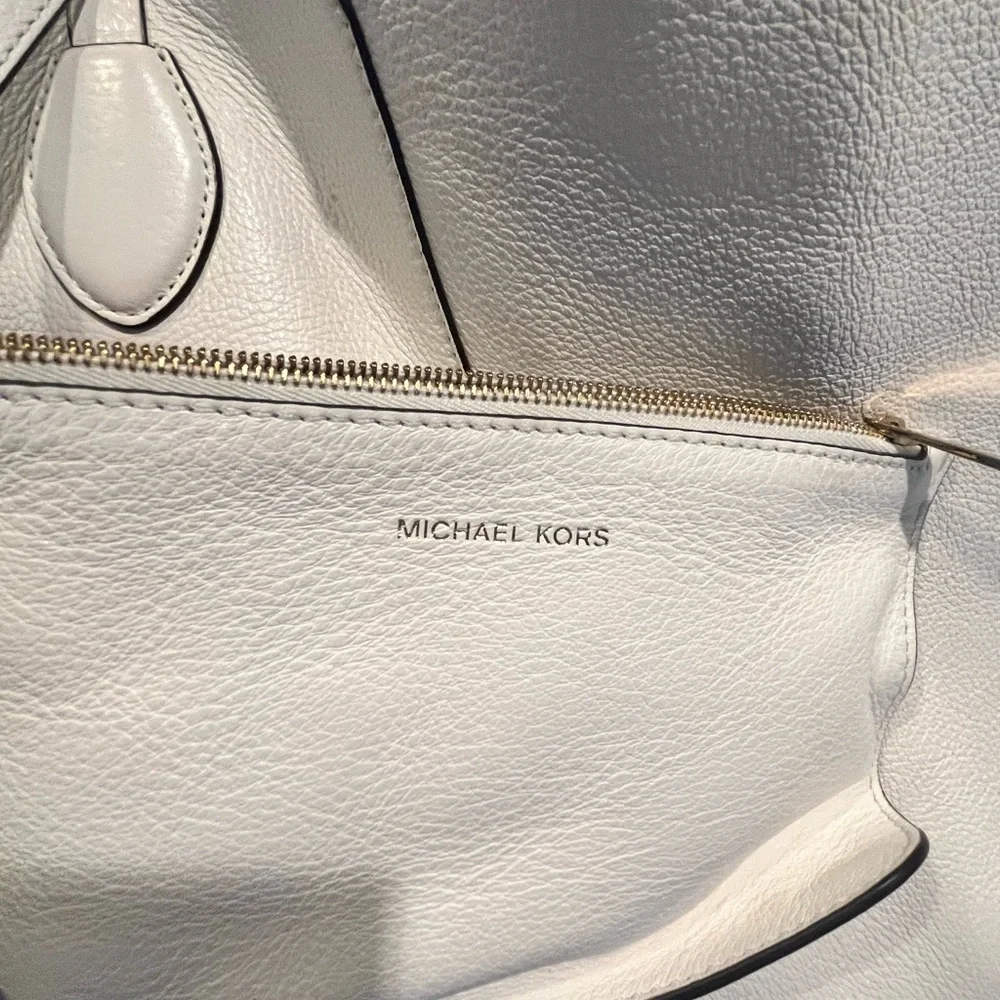 MICHAEL KORS REVERSIBLE WHITE/BLUE TOTE BAG ~ Excellent Condition - Picture 8 of 10
